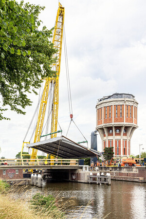 Plaatsing brugdek Wilhelminabrug. (foto's RBF)