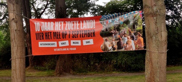 Het Zoete Land: viert 10-jarig jubileum / celebrates its 10th anniversary